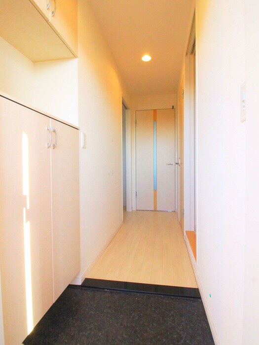 物件内観写真7　(玄関)