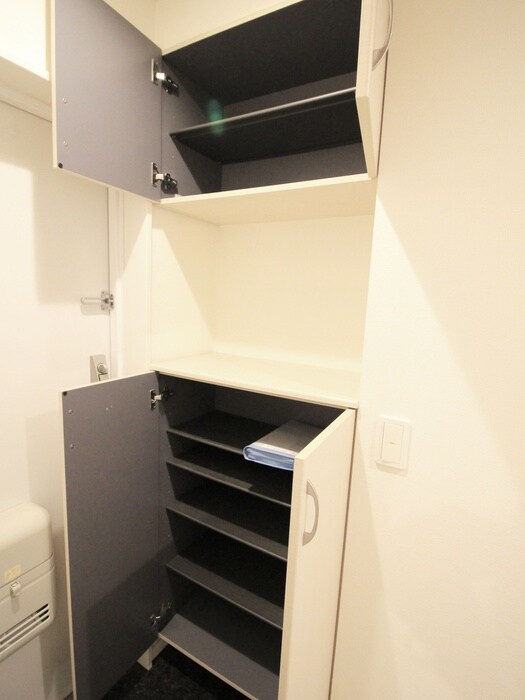 物件内観写真8　(靴箱)