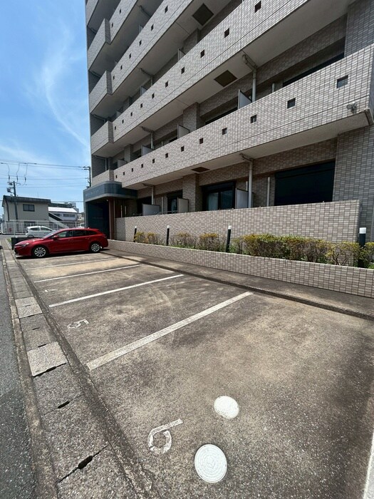 物件外観写真5　(駐車場)