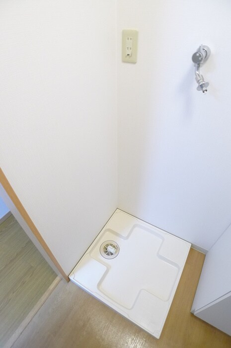 物件内観写真12　(洗濯機置場)