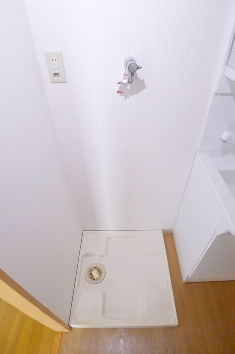 物件内観写真14　(洗濯機置場)