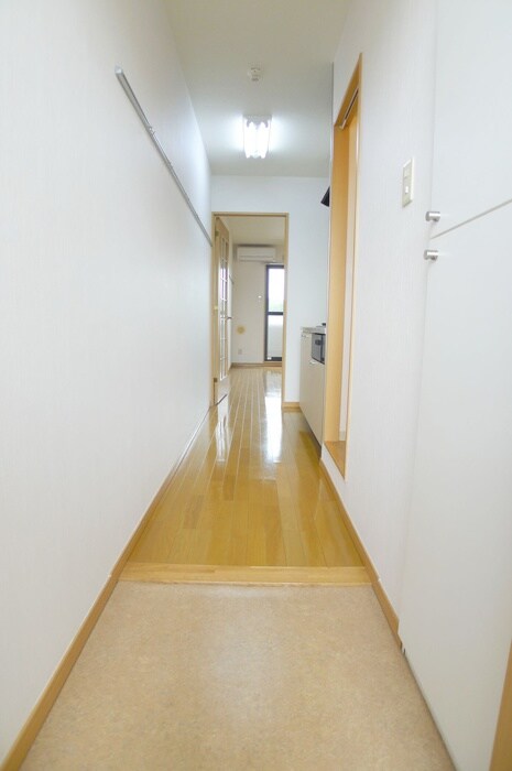 物件内観写真18　(玄関)