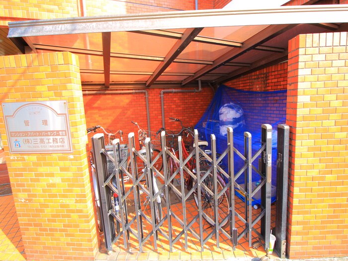 メゾン小田の駐輪場