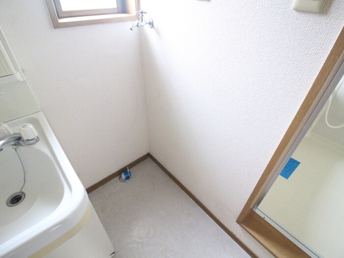 物件内観写真9　(洗濯機置場)