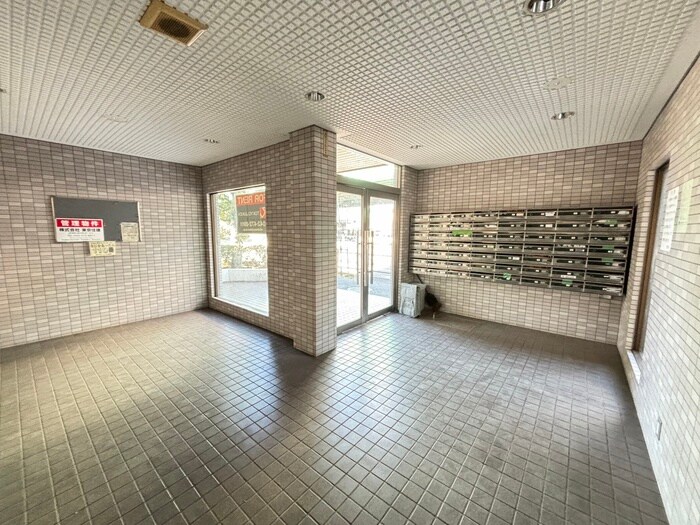 物件外観写真4　(エントランス部分)