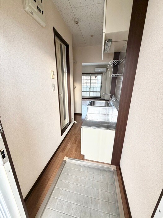 物件内観写真14　(玄関)