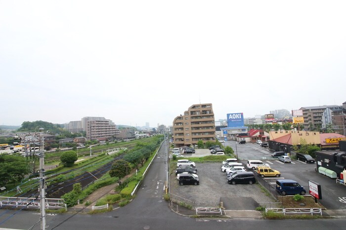 物件内観写真16　(室内からの展望)