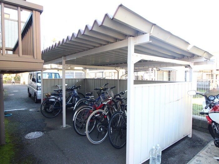 物件外観写真3　(駐輪場)