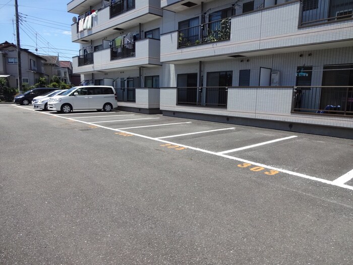 物件外観写真4　(駐車場)