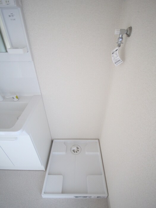 物件内観写真12　(洗濯機置場)