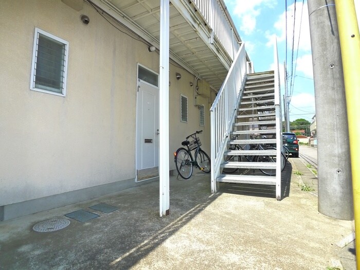 物件外観写真2　(エントランス部分)