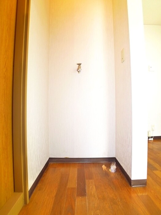 物件内観写真14　(洗濯機置場)