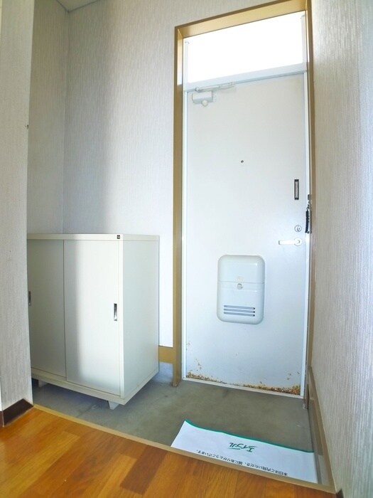 物件内観写真16　(玄関)