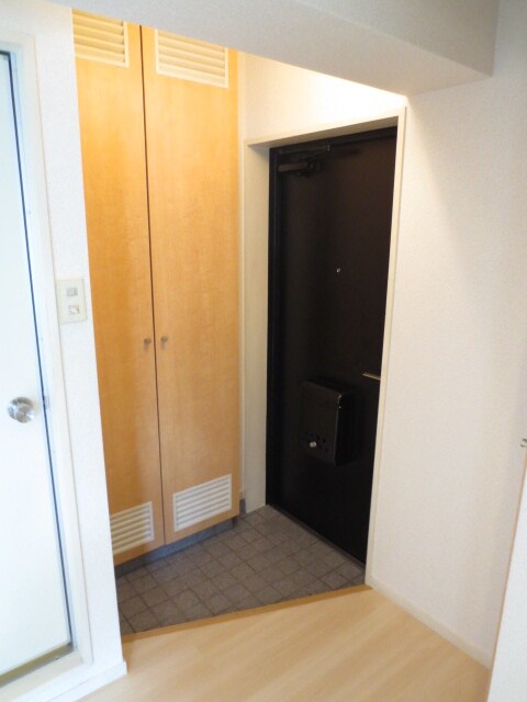 物件内観写真11　(玄関)