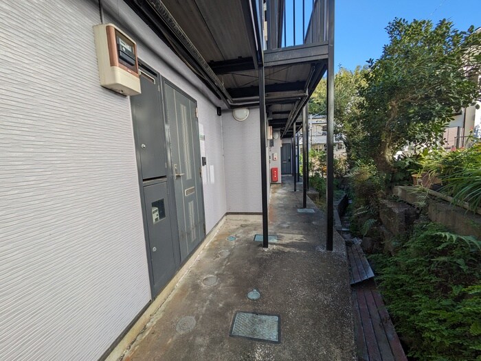 物件外観写真3　(エントランス部分)