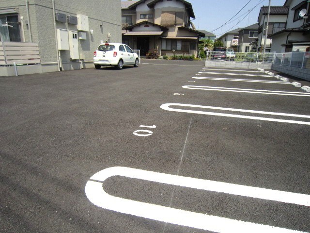 物件外観写真3　(駐車場)