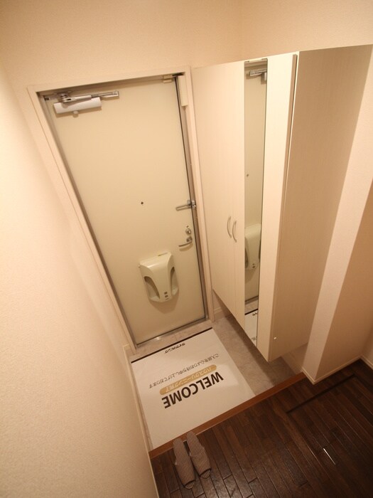 物件内観写真12　(玄関)