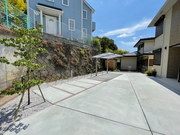 物件外観写真4　(駐輪場)