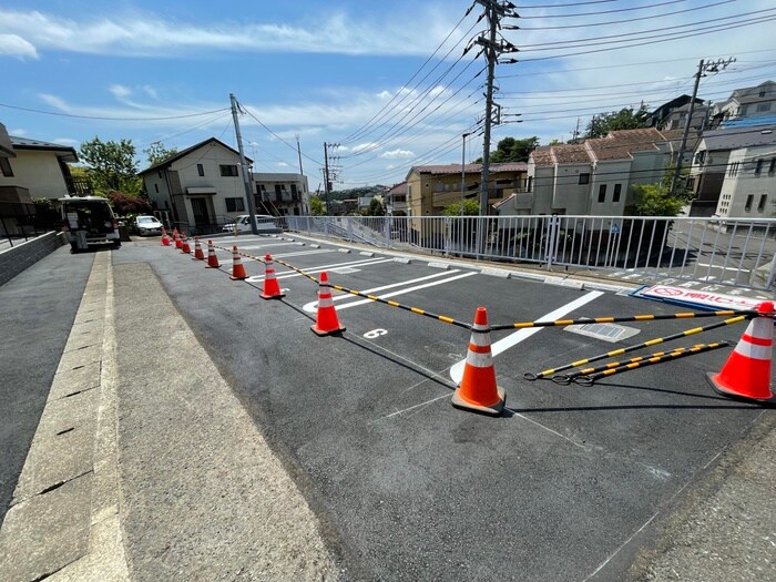 物件外観写真5　(駐車場)