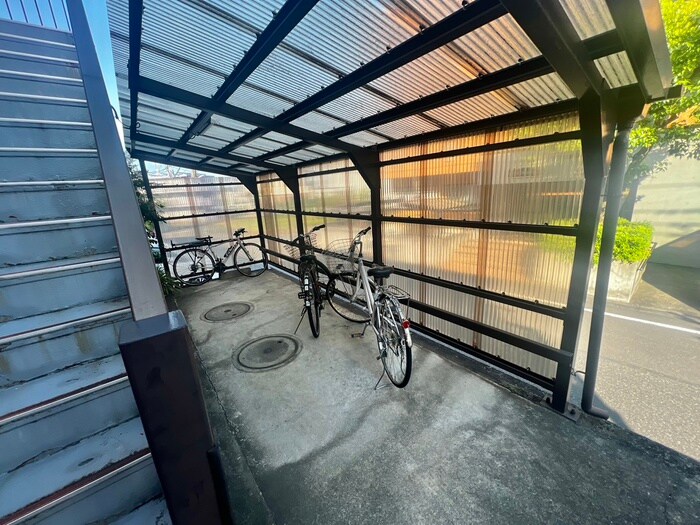 物件外観写真5　(駐輪場)
