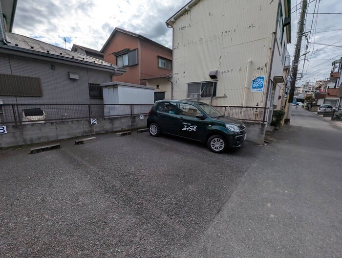 サニ－フラット・Ｅの駐車場