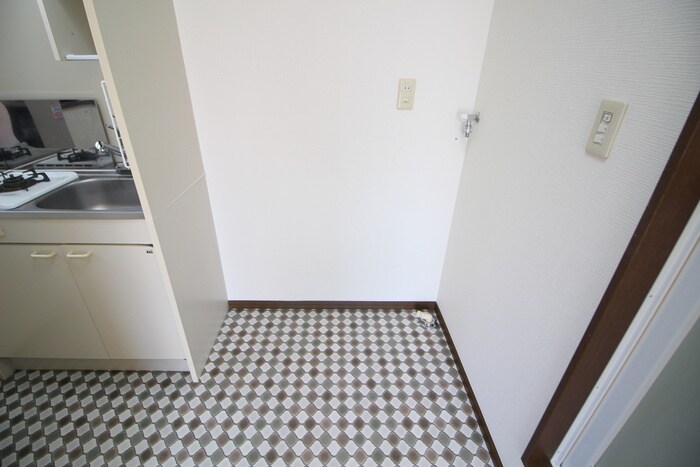 物件内観写真11　(洗濯機置場)