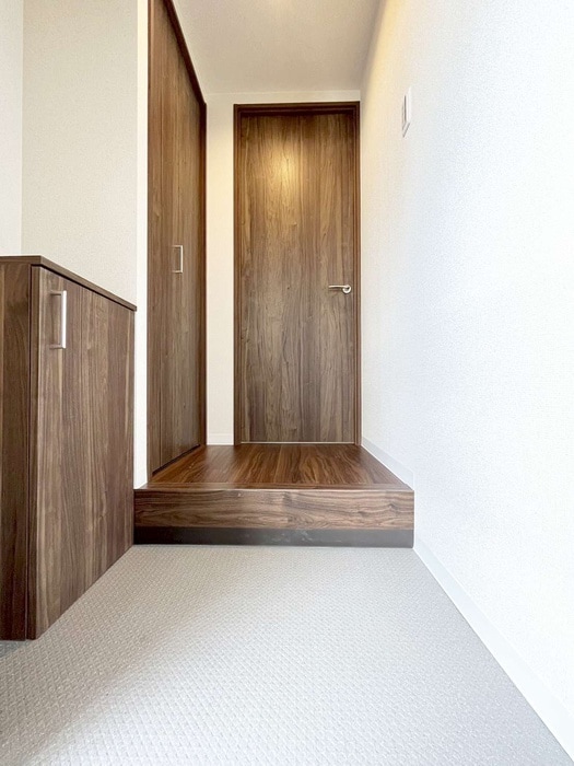 物件内観写真7　(玄関)