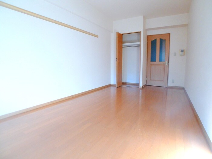 物件内観写真8　(室内からの展望)