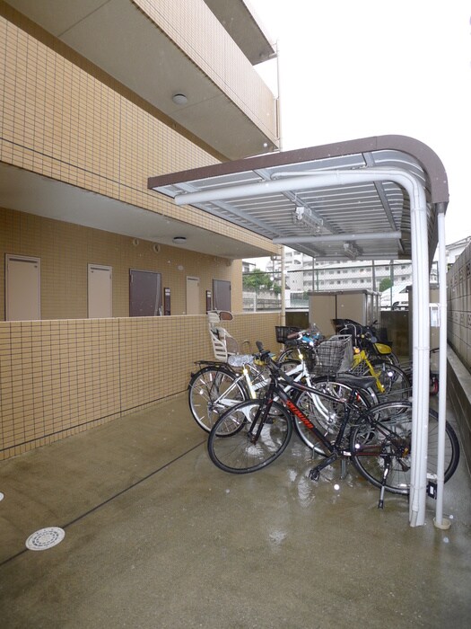 物件外観写真5　(駐輪場)