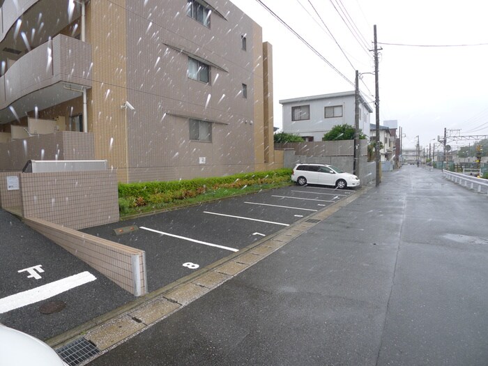 物件外観写真6　(駐車場)