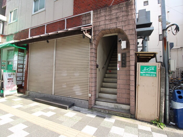 物件外観写真4　(エントランス部分)