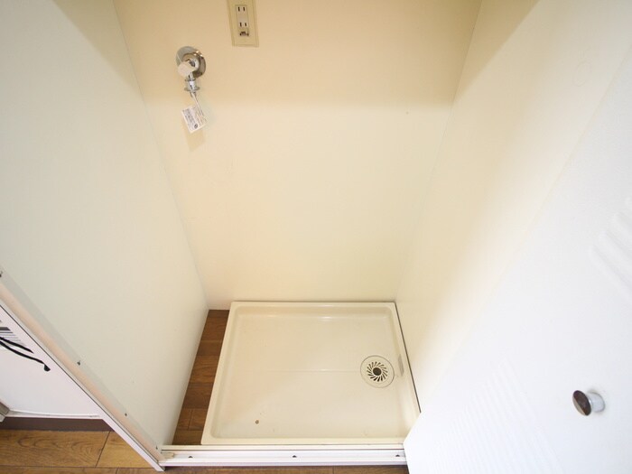 物件内観写真13　(洗濯機置場)