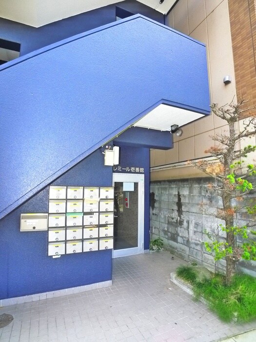 物件外観写真4　(エントランス部分)