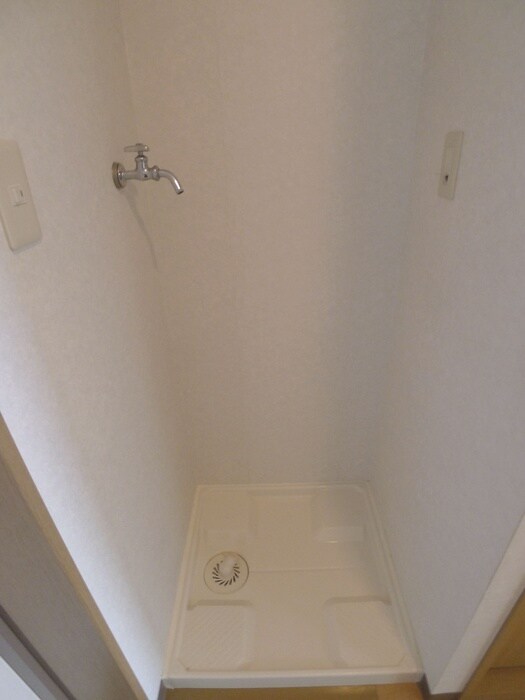 物件内観写真10　(洗濯機置場)