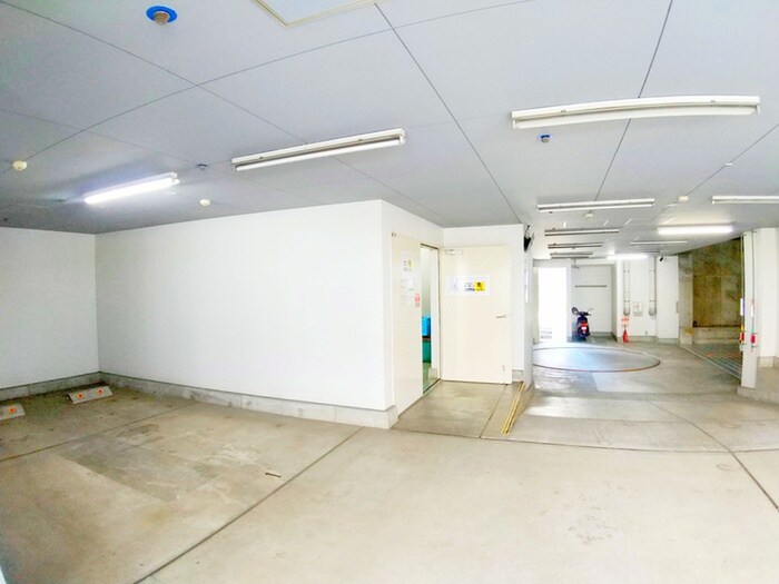 物件外観写真4　(駐車場)