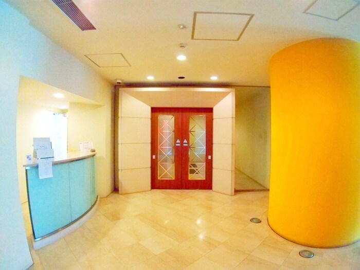 物件外観写真6　(エントランス部分)