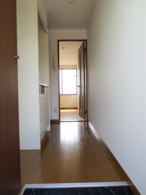 物件内観写真10　(玄関)