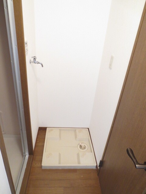 物件内観写真12　(洗濯機置場)