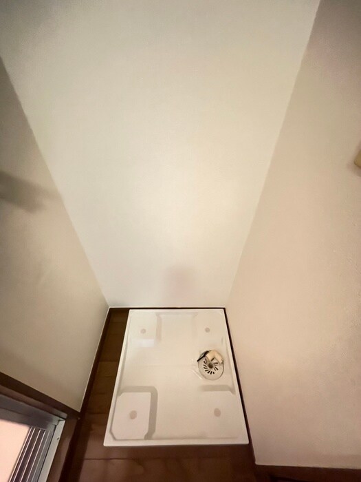 物件内観写真14　(洗濯機置場)