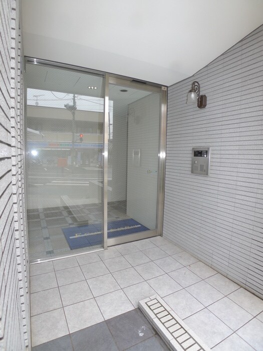 物件外観写真4　(エントランス部分)