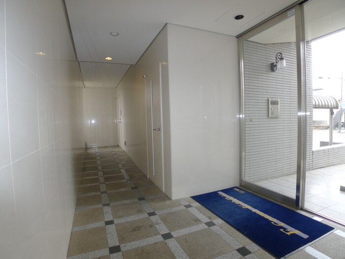 物件外観写真5　(エントランス部分)