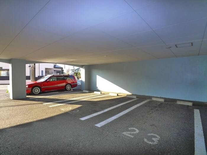 物件外観写真6　(駐車場)