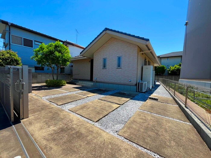 松下邸貸家の駐車場