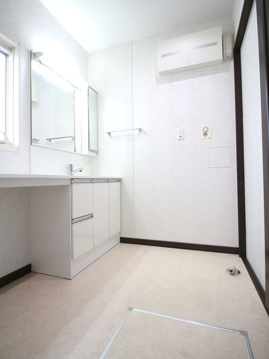 物件内観写真14　(洗濯機置場)