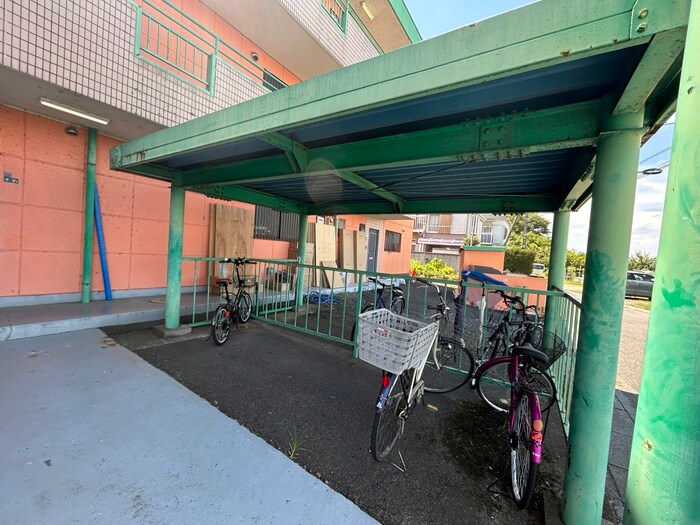 物件外観写真3　(駐輪場)
