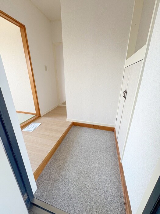 物件内観写真18　(玄関)
