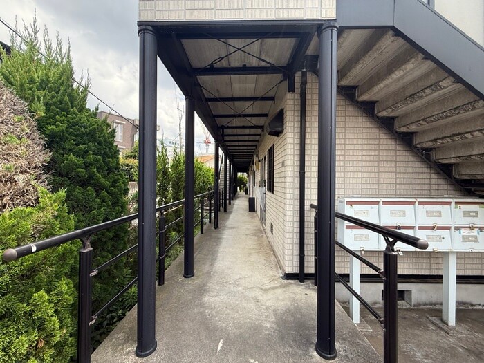 物件外観写真6　(エントランス部分)