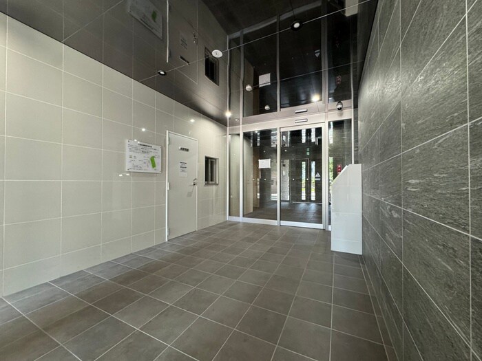 物件外観写真3　(エントランス部分)