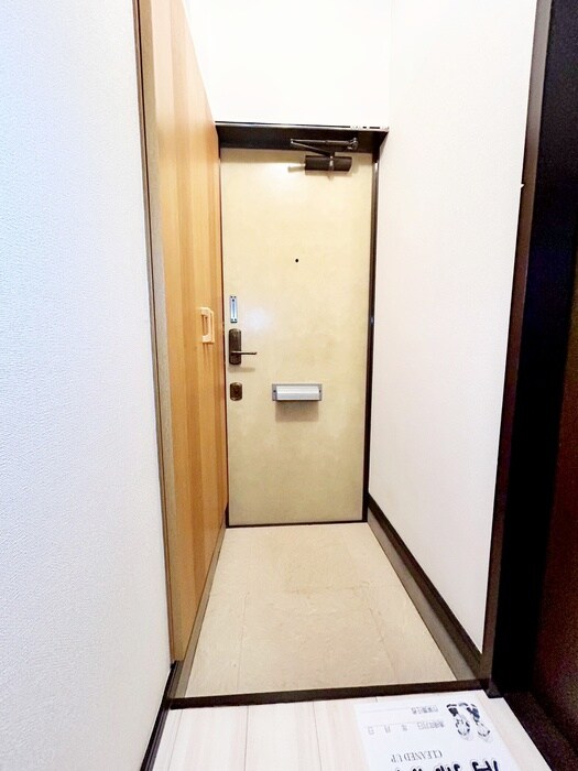 第５サンハイツの玄関