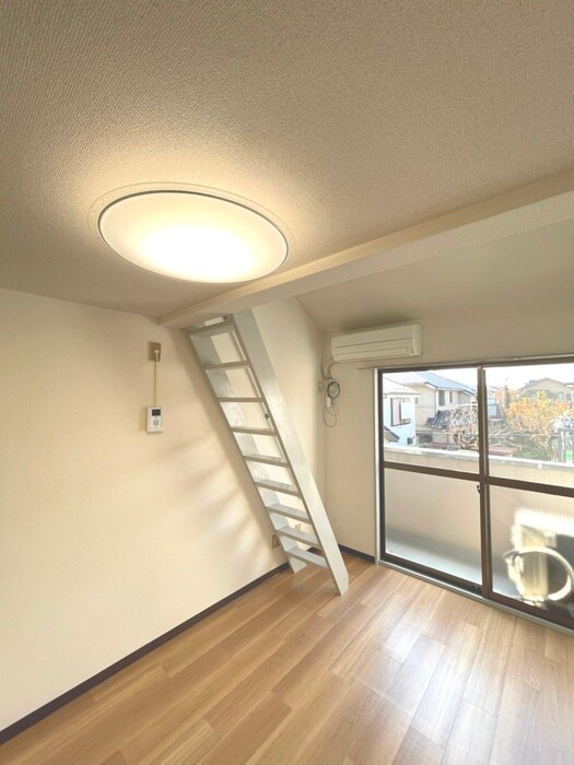 物件内観写真7　(室内からの展望)